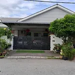 Hee & Pennie House
